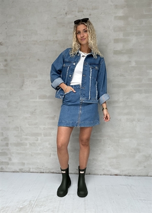 Gaia Classic denim jakke Mid Blue Denim Mads Nørgaard 